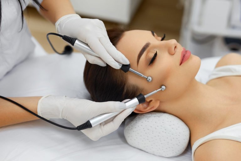 Certified-skincare-specialist-providing-facial-treatment-at-M-Azur